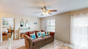 EC106 Newly Renovated, 2 Bedroom First Floor Condo, Shared Pool & Grill, Boardwalk